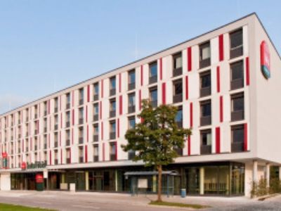 Ibis West 3*